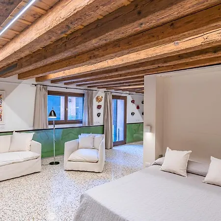 Tagiapiera Venetian Studio With Private Courtyard Renewed In 2021! Veneza