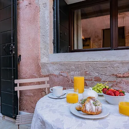 Tagiapiera Venetian Studio With Private Courtyard Renewed In 2021!